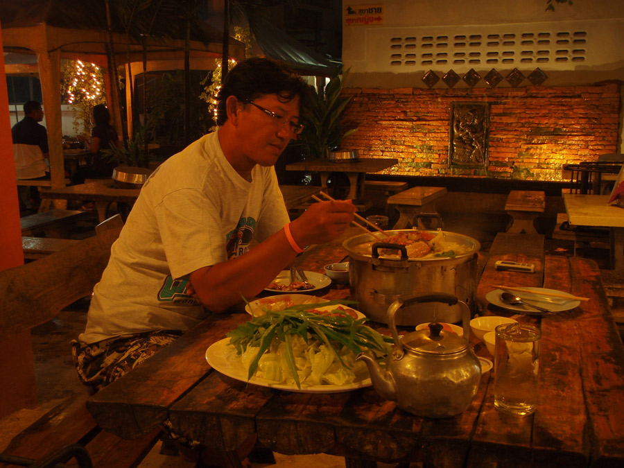 เด็ดขาดเหมือนเดิม.....รสชาดแน่นอนจริงๆ..
พงเต๊บมาด ตระเวณกินมาก้อหลาย ต้องยอมรับว่า...
อร่อยที่สุด