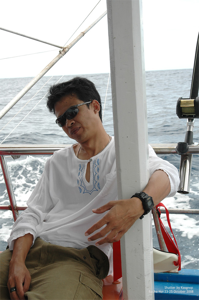 ลงเรือครั้งแรก ตั้งแต่ต้นปีมา มีอาการเมาเรือเล็กน้อย ถึงปานกลาง ต้องหาเสาเกาะซะหน่อย เผื่อว่าอาการจะ