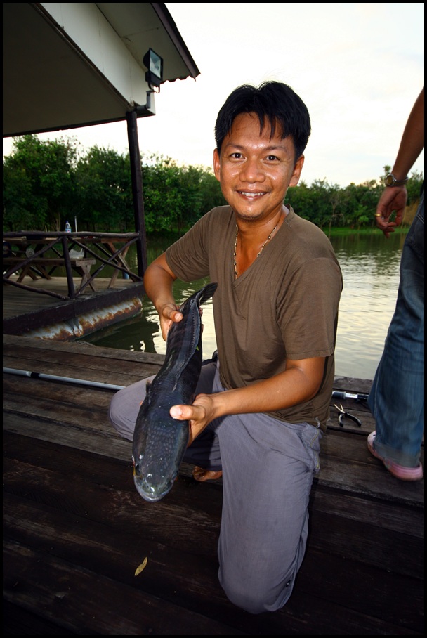 พี่บอยบอกว่าบัซเบทตรู มาตู ถ่ายเอง งิ้ววว....
หนุกหนานกันจังเลยนะเนี่ย
