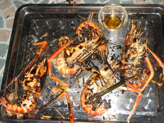 เนื้อดีมากๆครับ.....กุ้งแม่น้ำบางปะกงเนี่ย.......

           :love: :umh: :love: