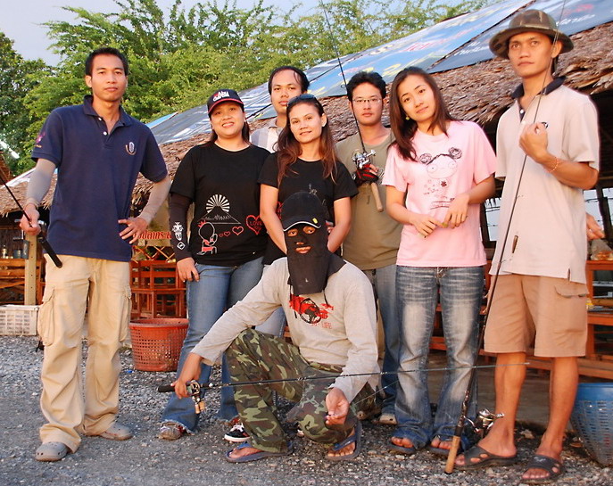 ก่อนกลับก็ถ่ายรูปหมู่สักหน่อยครับ :cheer:
