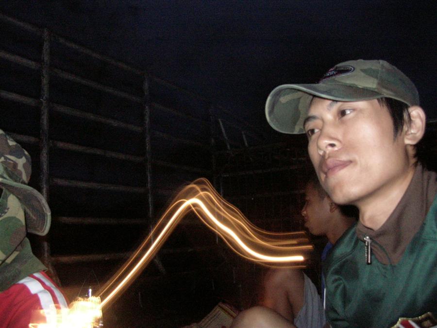 ปลาจะกินมั้ยเนี่ยเริ่มหนาวแล้วนะ :grin: