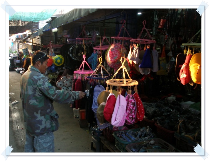 ขอแวะตลาดเช้าเตรียมเสบียงก่อนครับ....