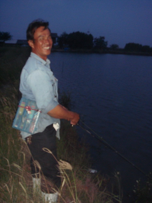          ซักพักแดดร่มลมตก ก็เริ่มหวดกันต่อ :grin: :grin: :grin: :grin: :grin: