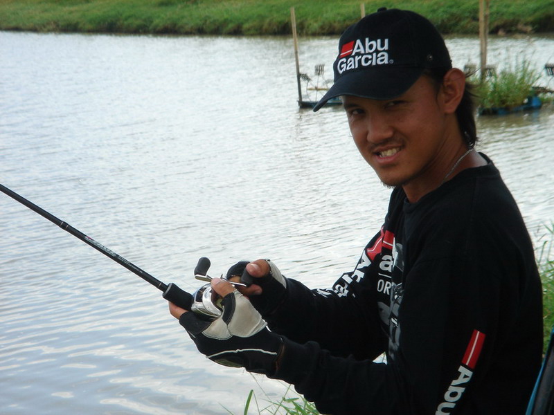 น้าพีอัดปลาอย่างเมามันส์
 :grin: :grin: :grin: