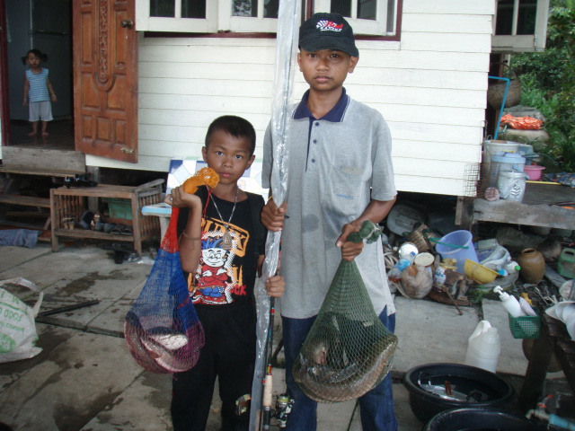 2 คนพี่น้องครับ อายุน้อยที่สุดในทีม แต่ฝีมือ ผู้ใหญ่อย่างผมยังอายครับ อนาคตมือโปรแน่นอน  /2คน10 kg