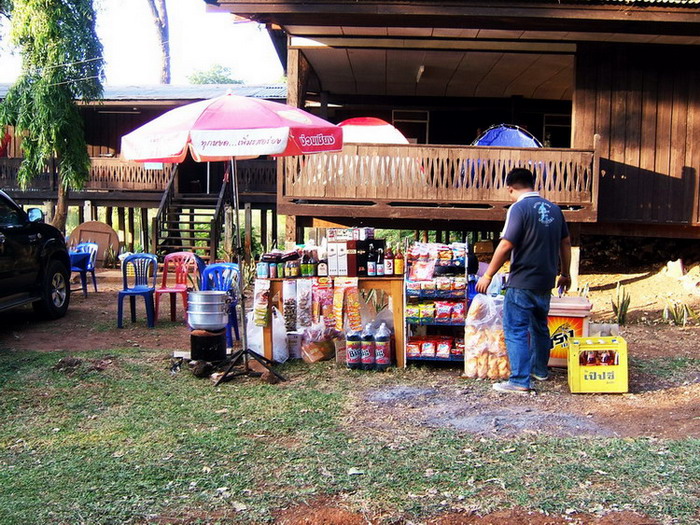 มีการเตรียมร้านค้าขนาดย่อมเยาว์
ของคนพื้นที่ไว้บริการนักตกปลาทุกท่านด้วยค่ะ
 :grin: :grin: :grin: