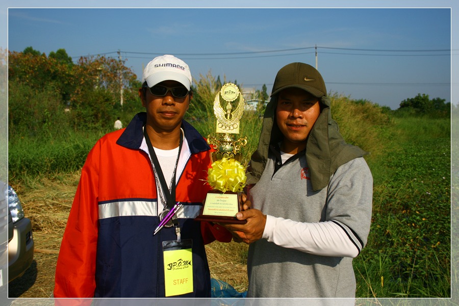 รับรางวัลกันเลยดีกว่าค่ะ 
--------------------------------

รางวัลปลาน้ำหนักสูงสุด อันดับ ที่ 1 พ
