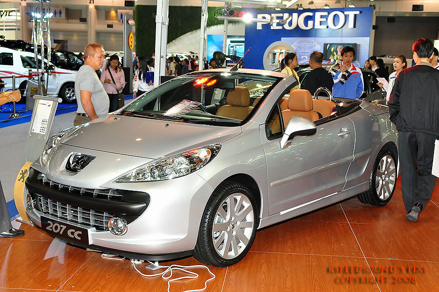 PEUGEOT คูเป้  โอวววววว................เล็กกระทัดรัด ดีแฮ๊ะ :laughing: :laughing: :laughing: :laughi