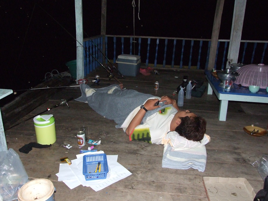 เสร็จจากเรื่องกิน ต่อไปเป็นรายการนอนตกปลาครับบบบ :laughing: :laughing: :laughing: