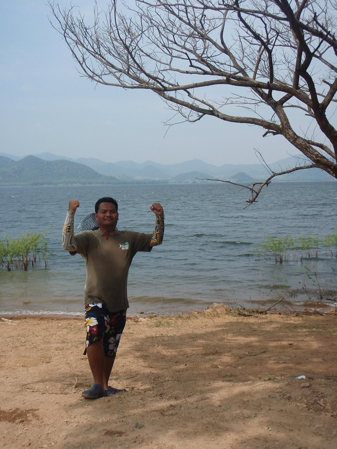 เรือกลับเข้าฝั่ง.....กลับโรงแรม...
วันนี้ดีใจ สลายแห้วไปได้
 :laughing: :laughing: :laughing:

เ