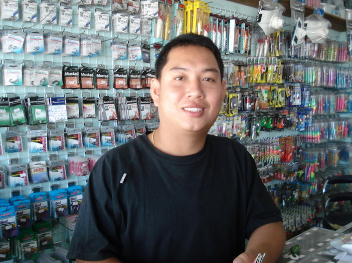 ................ :cheer:......ระหว่างทางไปก็แวะมาซื้ออุปกรณ์ปลายสายที่ ร้านน้าโจ้ บ้านกร่ำกัน...