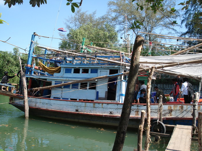 .... :smile:..นี่มาถึงแล้วครับ.........เรือที่เราจองไว้เป็นไต๋ขอครับ แต่ไปถึงจริงๆไม่ใช่กลับเป็นไต