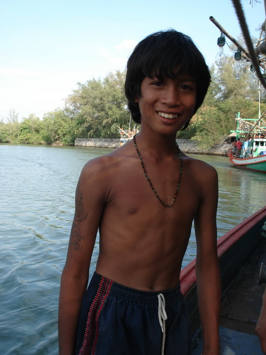 ........ :smile:......นี่เจ้าเบียร์ครับ...เด็กเรือจอมขยันสุดของไต๋จืด......... :cheer: :cheer: :