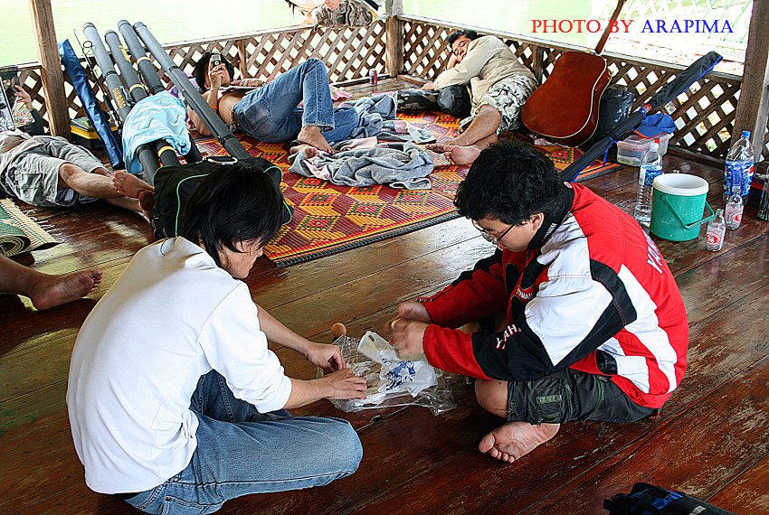  :grin: :grin:  น้าเอ.......ก้อนั้งซัดไข่ระเบิด....ฝีมือ น้าอ้นลองท้องก่อนกลับ     :laughing: :laugh
