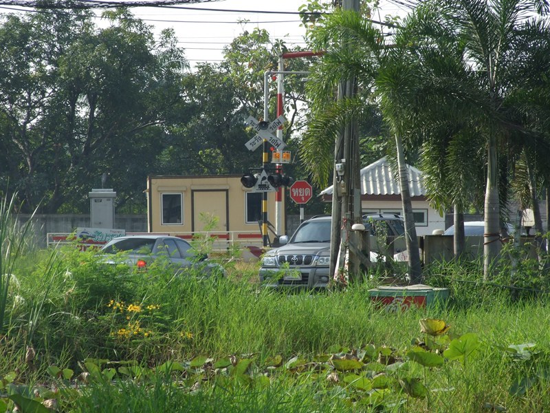 ทางเข้าหมายจะมีทางรถไฟครับ :cheer: :cheer: