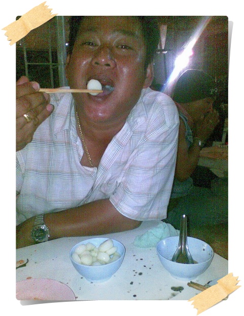 ส่วนพี่เมธของเรา กลับมาก้อกิน..... กินทั้งวันไม่พอ
ไม่ได้ตัวก้ออ้างว่ามาดูหมาย 55555 (อ่ะล้อเล้งน่า