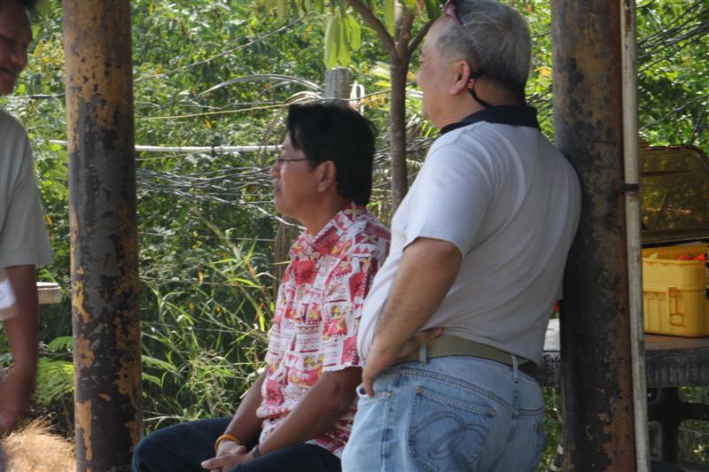 พี่อ๊อด.......เขามาทำอะไรกันอ่ะ...........
น้าใหญั......ไม่รู้อ่ะเห็นว่าอยู่เวป สยาม...อะไรนี่แหละ
