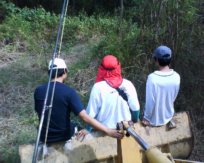 

ได้ฟังเยี่ยงนั้น ก็ทำให้จิตใจพวกเราไม่อยู่กับเนื้อกับตัว 
อยากที่จะไปให้ถึงฝั่งฝันให้เร็วที่สุด