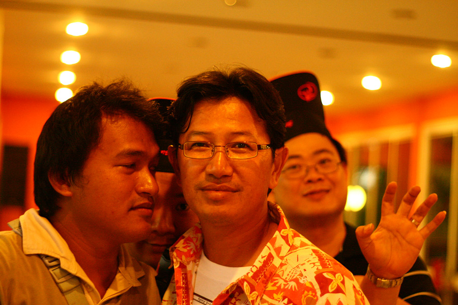 เอ้า น้าคาโต้ ไม่หลับไม่นอน...เอ้าอยู่ยาวเป็นเพื่อนกันไปก่อนเด้อ
 :grin: :grin:
------------------