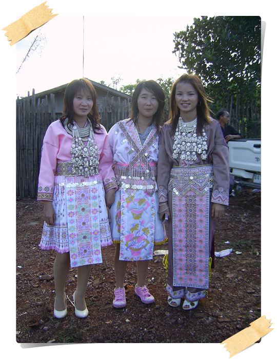 สาวชาวเขา จะมากรุงเทพ ว่าจะมาฝาก ลุงแว่น เอียชุ้น และน้าตี๋ครับ  :laughing: :laughing: :laughing: