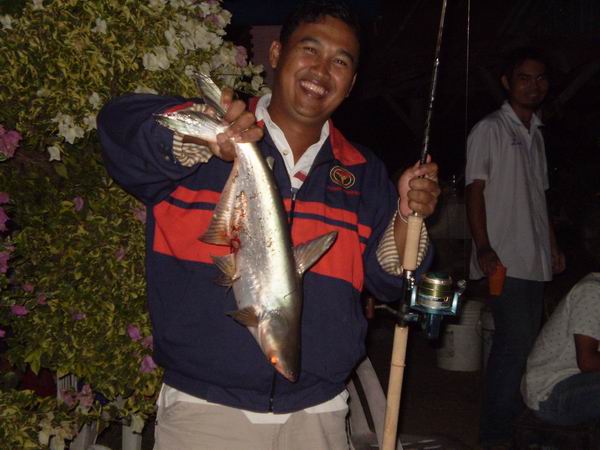 น้าโด่งพยายามทำคะแนนตีตื้น..สู้ๆ :cool: :cool: