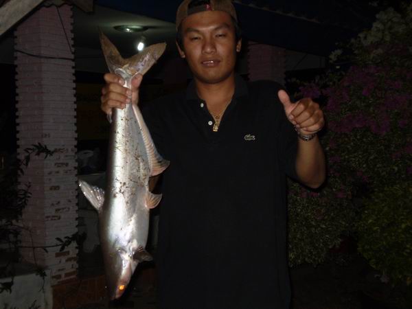 ไล่ตามน้าฟิชไม่ลดละ :laughing: :laughing: