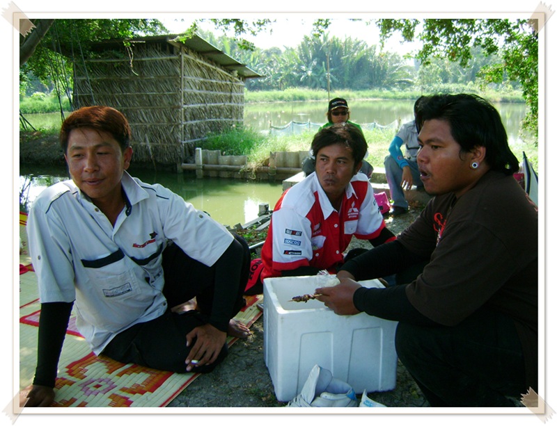 ตั้งวงทานข้าว  :cheer: :cheer: :cheer: