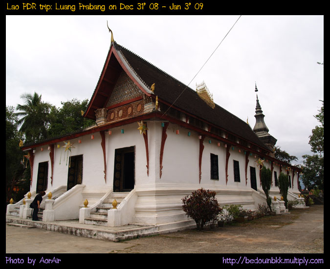 วัดทาดหลวงตั้งอยู่ติดกับลานประหารซึ่งเปลี่ยนเป็นสนามกีฬาในปัจจุบัน
สร้างขึ้นเมื่อพ.ศ. ๒๓๖๑ ในสมัยกา