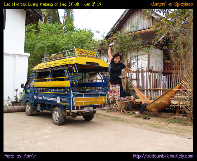 ขออีกทีละกัน  :laughing:
แขกเข้าพักของพี่พงษ์เดินมาพอดี หัวเราะฮึๆแล้วส่ายหัว


หมายฟามว่างายเนี