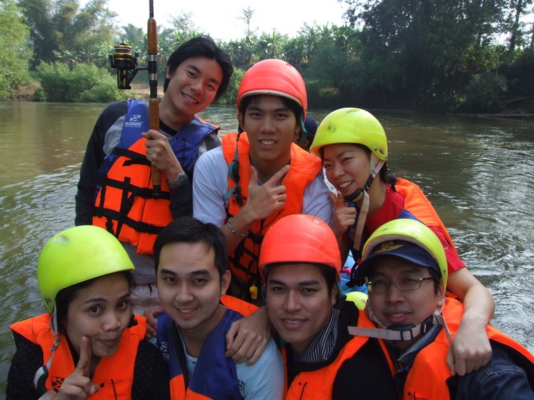 ลงเรือก็ แชะ อีกแล้ว