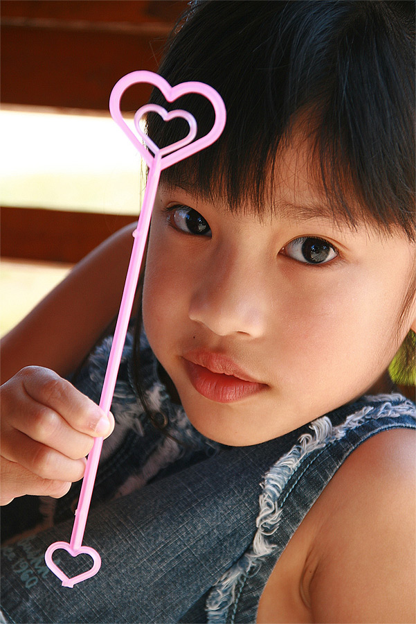 มารายงานตัว...พร้อมลูกสาวครับบบ...น้ากาทิ.......
400D....................ครับ :smile: :smile: