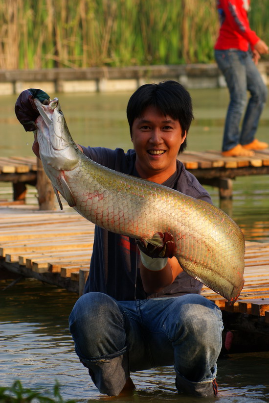 เอ้า......!! หล่อไปเลยดีกว่า กับอะราไพม่าบางกอก........หล่อมั่กๆ  :love: :love: