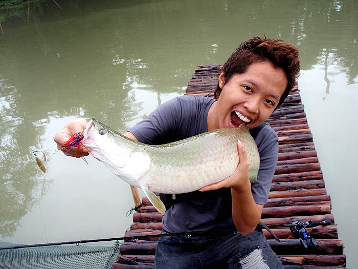 ไม่อยากจะเหลาบ่อนี้ซัดไปโหลกว่า.....ว่างแวะมาขอวิชาได้นะน้ากูลลลลลลลลลล :laughing: :laughing: :laugh