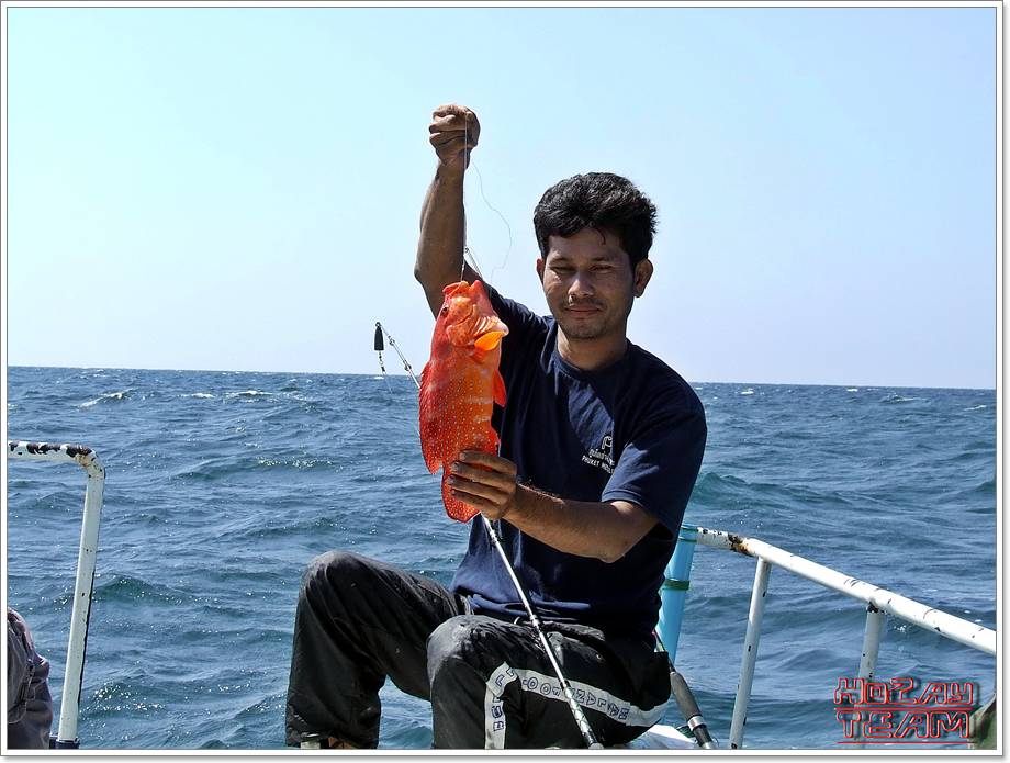 แล้วท้ายเรือก็ได้ปลามีพิษครับ :laughing: :laughing: :laughing: :laughing: