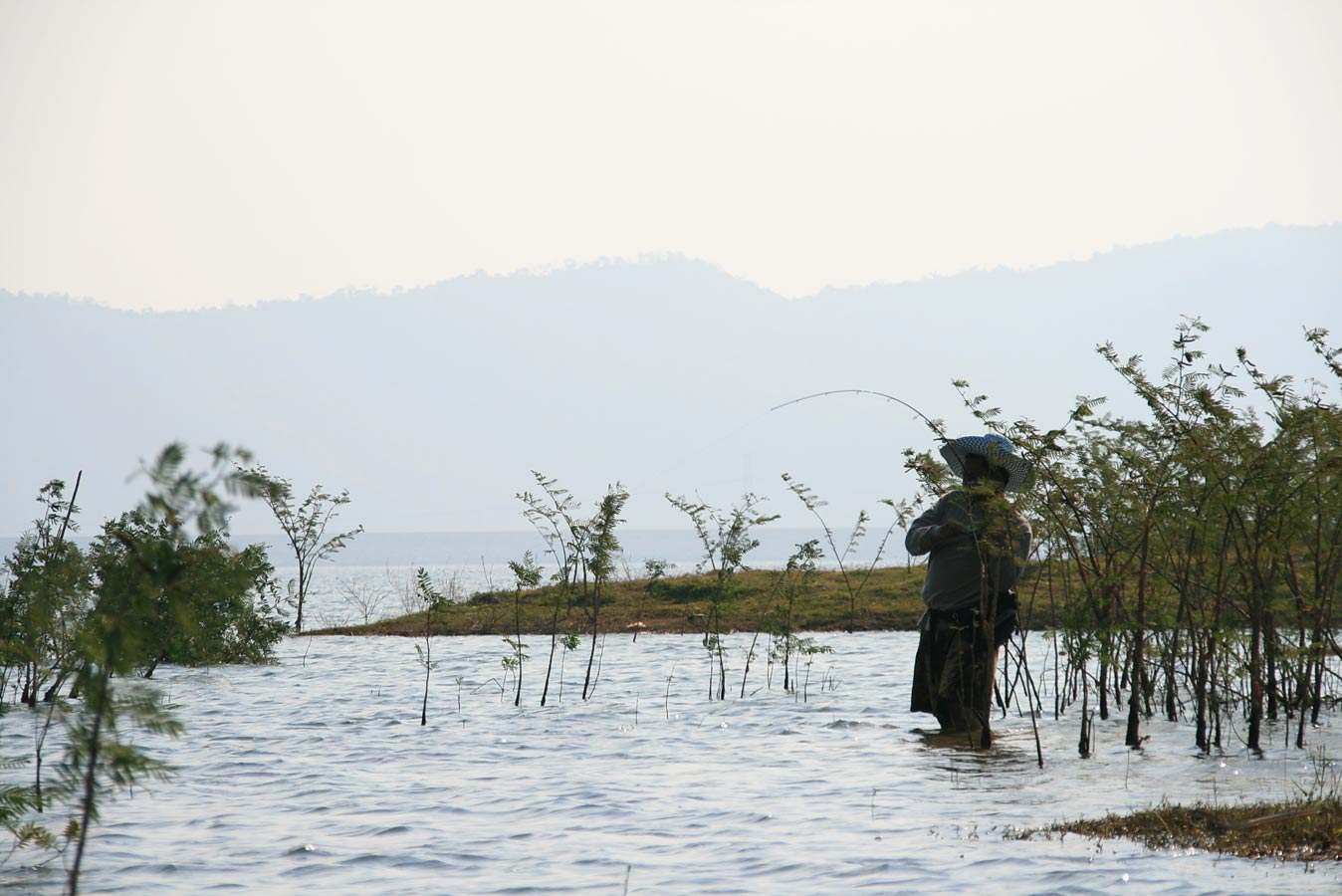 เดินยังไม่ทันถึงเรือ...............ก็มีเสียงดังตามหลังมา.....
หันกลับไปดู................โอ้ววว!!!!
