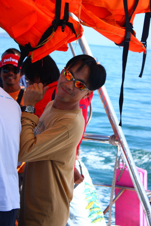 หลุยบอกว่า เผื่อผมด้วยคนน่ะ  :laughing: :laughing: :laughing: