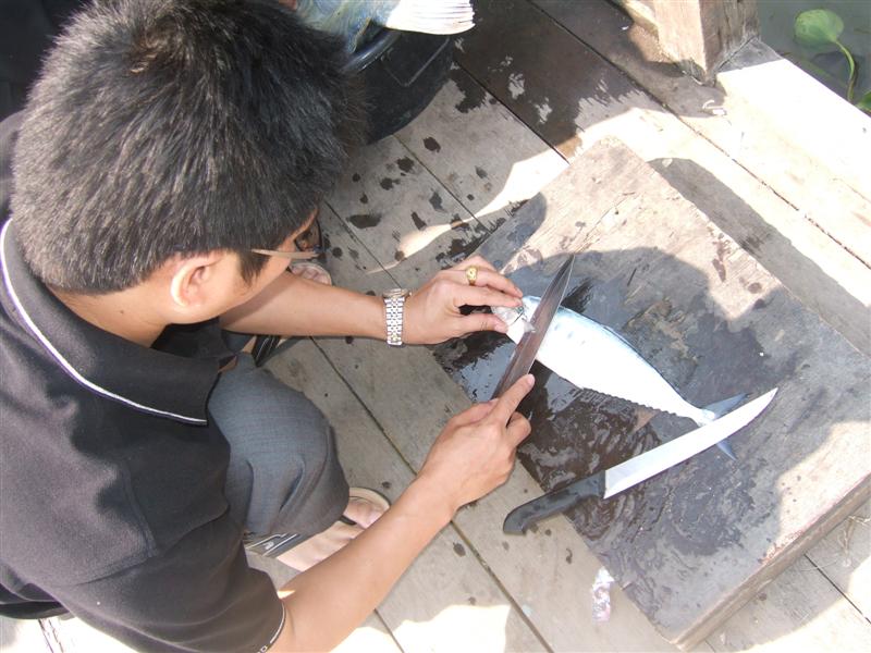 " พวกลื้อ เอาแต่เล่นกัน..เร็วๆมาทำปลาได้แล้ว"..เสี่ยเจียงเริ่มบ่น
