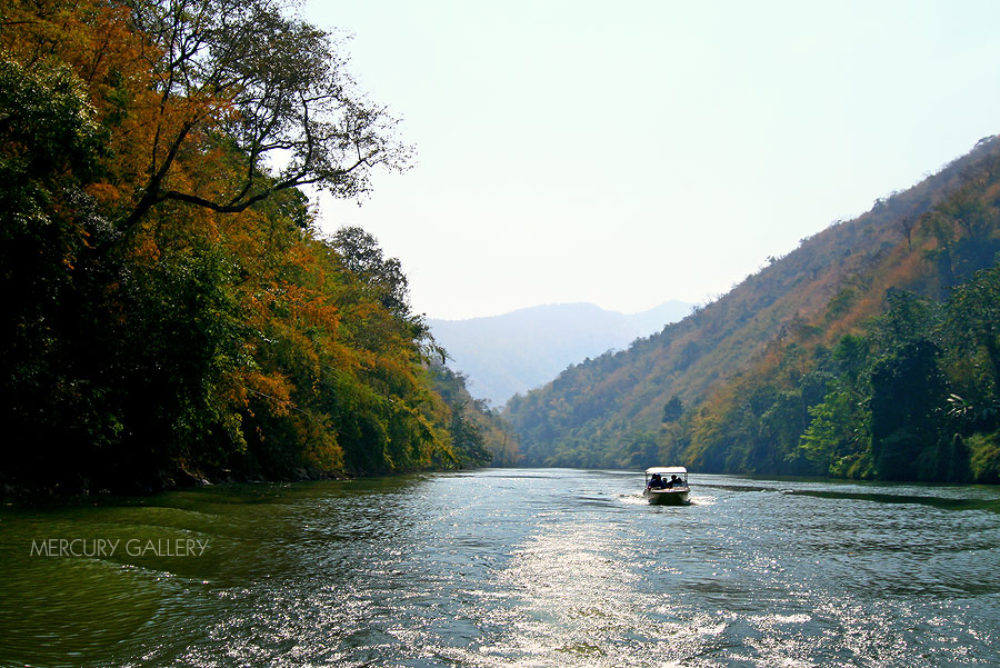 เที่ยวนี้พอมีเวลาเลยขับเรือเที่ยวขึ้นไปด้านบนๆ กัน อากาศข้างในเย็นมากๆ ทั้งๆ ที่เป็นกลางวัน  :grin: