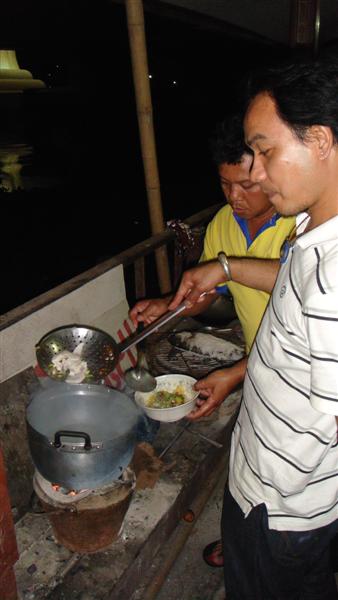 ได้เวลาเจ้าต้นขอโชว์เดี่ยว......มีเจ้าต้อมเป็นลูกคู่