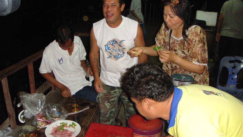 ระหว่างรอ..ชุดใหญ่ออก....ชุดเล็กทำงาน.....กระจาย.........
......................สนุกจริงๆ