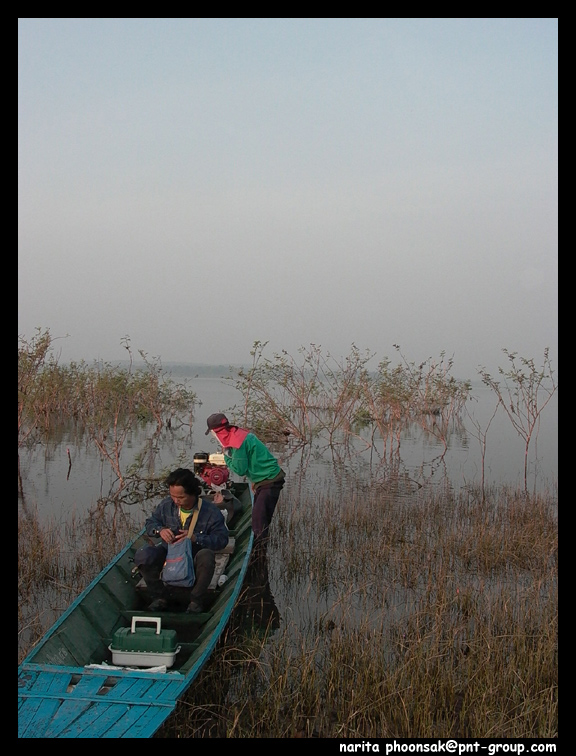 ลำนี้ไปกัน 3 คนครับ ก็มีผม M และคนเรือที่มีนามว่า ยุ ครับ