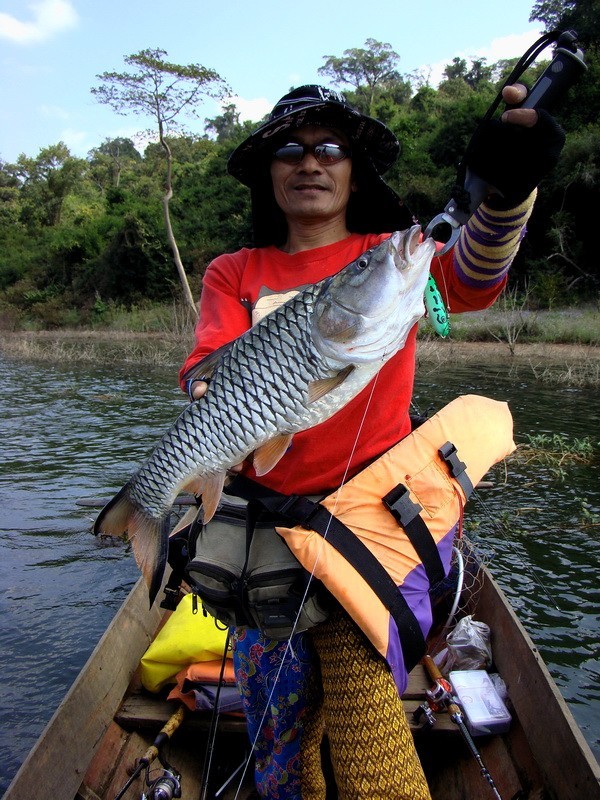 มากัดเอาข้างๆเรือนี่เองดังตูม..ม เชียว
 :cool: