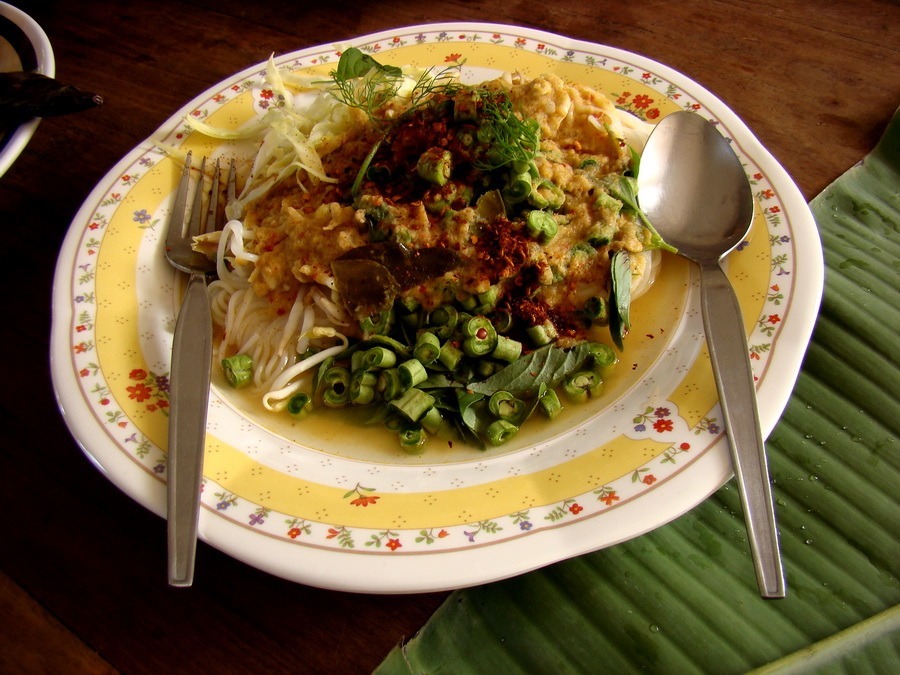 ขนมจีนน้ำยาปลากระสูบมาแล้วจ้า
 :umh:
จานนี้ของผมเด้อ
 :umh: