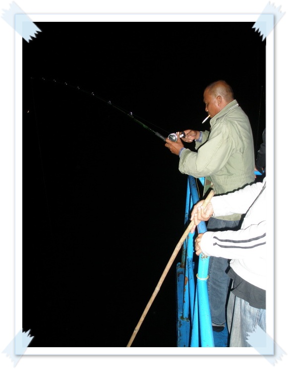 ท้ายเรือโดนอีกแล้วครับ.........