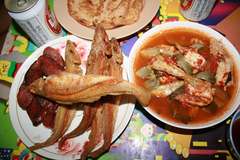 เมนูยอดฮิตของเห็ดโคน  แกงป่า  เน้นหน่อยนะครับน้ำพริกแกงต้องตำเอง :cheer: :cheer: :cheer: