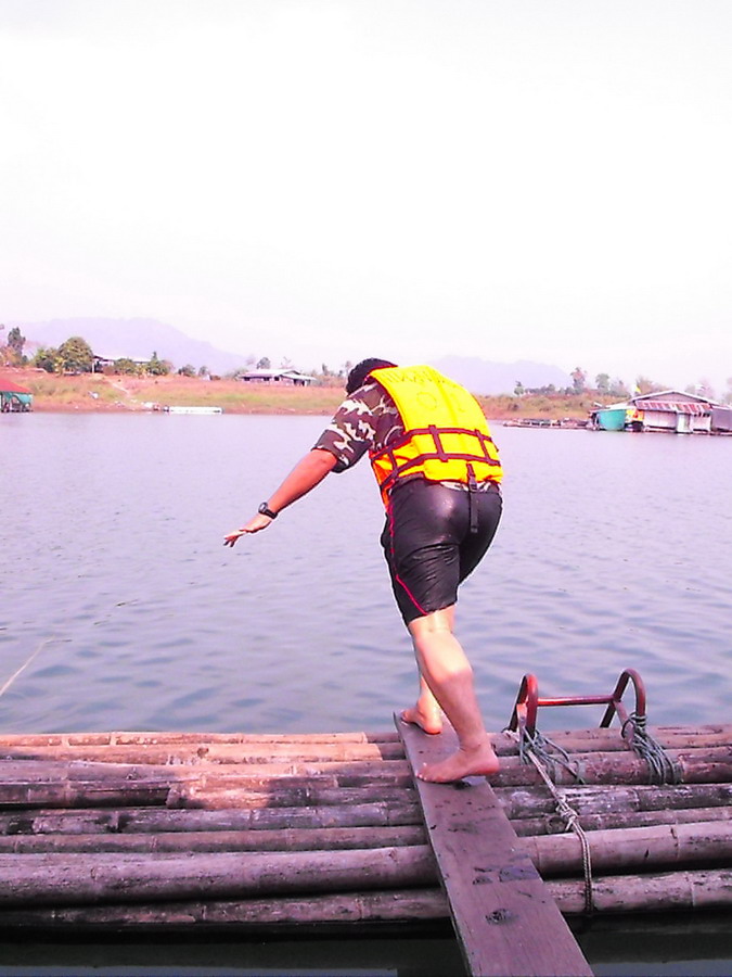 วันนี้พวกออกเรือไปกันครึ่งวันค่ะ
เที่ยงก็กลับมา
เล่นน้ำ ตกปลากันไปตามประสา
ต่อไปลงรูปกิจกรรมต่าง 