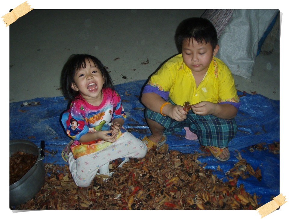 พี่กับน้องช่วยกันทำ :love: