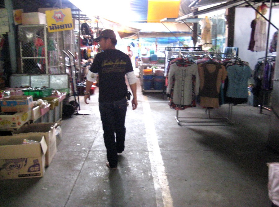  :love: นั่นแน่....เห็นแล้วร้านรองเท้า...ช้างดาว