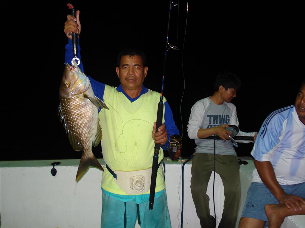 ตมะ ตัวนี้ไม่ใหญ่ แต่ได้กล้าม ก็อาจารย์ดำรงค์ เล่นกับ BG30

อ.ดำรงค์..........................BG 3